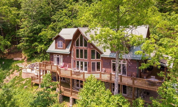 Boone Cabin | A High Country Retreat - Luxury Boone home on 10 acres with hot tub & pool table