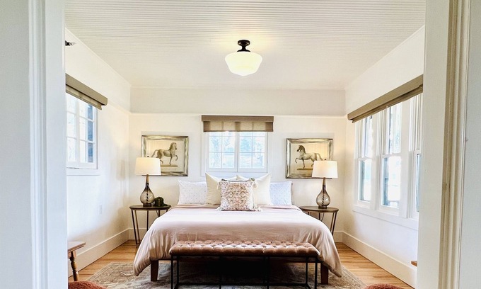 Sisters Cottage | A Historic Inn, right in Downtown Sisters!The whole town at your doorstep