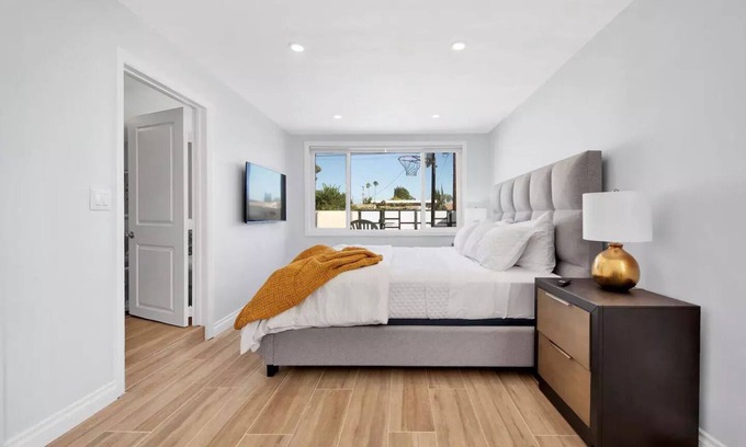 Reseda House | A home away from home. Newly Renovatednn