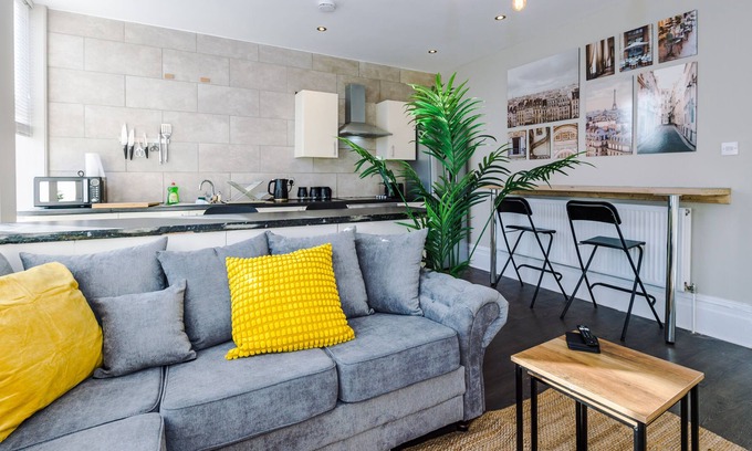 Moreton Apartment | A Homely and Welcoming 3 bedroom property.