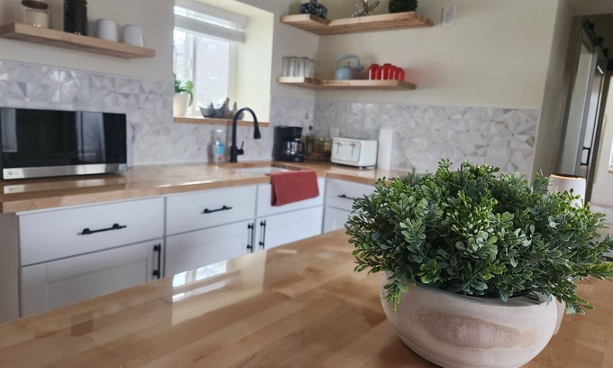 Logan House | A house in the heart of Logan with shops, restaurants, and experiences near.