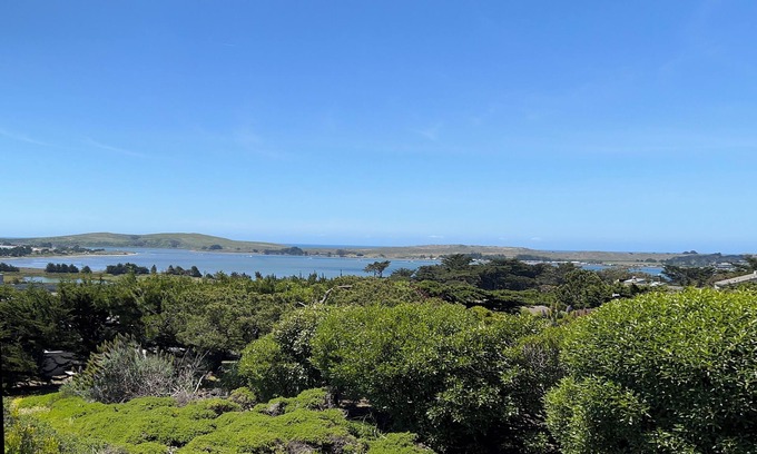 Bodega Bay House | A House With a Panoramic View of The Bay