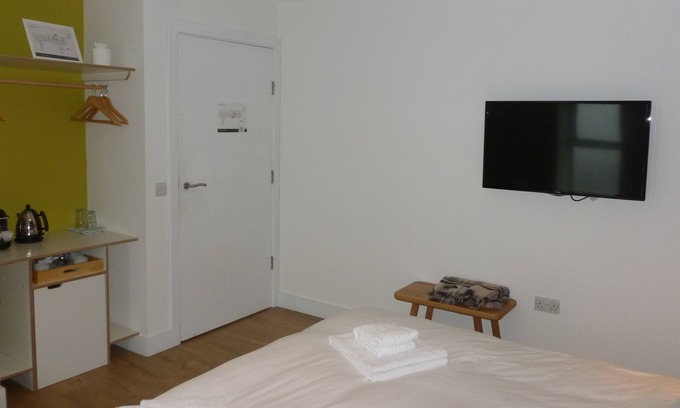 Margate Old Town Cottage | A john o'groat that sleeps 2 guests in 1 bedroom