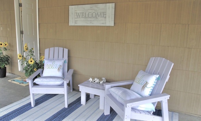 SeaTac Apartment | A Journey tucked in a quaint annex studio. Easy departure minutes from airport.