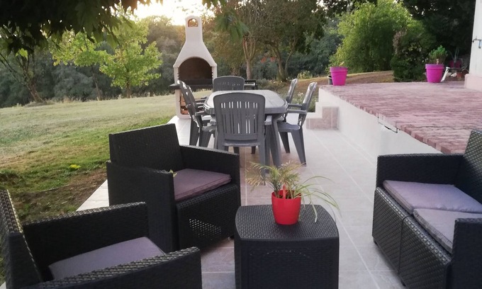 Montsoue Bed & Breakfast | A La Duvetine