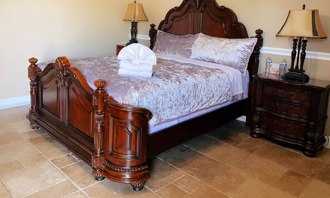 Eastvale House | A large room with independent access is in a one-story house