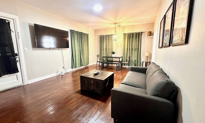Highland Historic District House | A-Lister! 3 bedroom/1 bath House