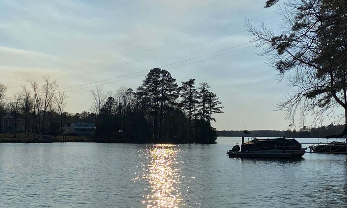 Chapin House | A little piece of lake paradise with Huge Deck 3 bedroom 3.5 bath private dock