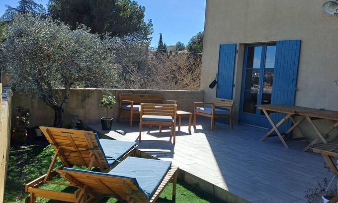 Lancon-Provence House | A Louer Jolie Maison de Village 4/5 Pers Avec Terrasse, spa et vue Dégagée