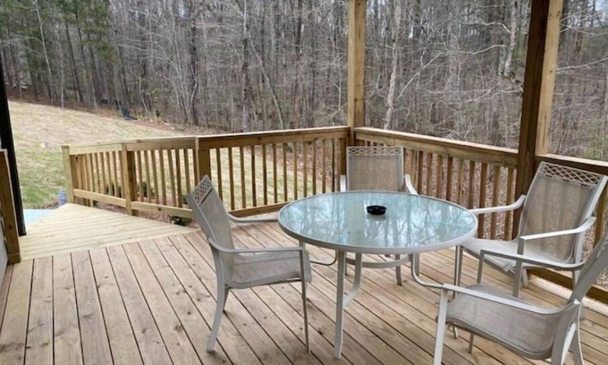 Loganville House | A Modern Two Bedrooms Retreat!