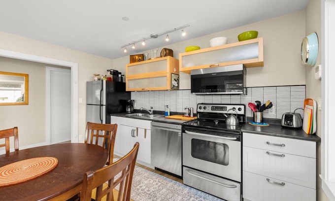 Brentwood Bay Apartment | A Peaceful Suite Stay in Brentwood Bay