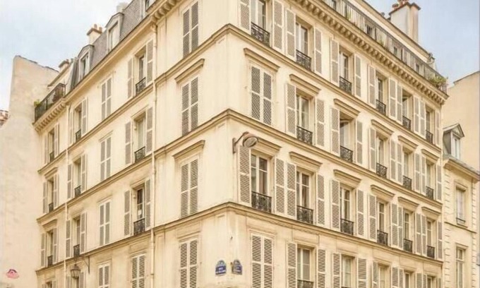 Saint-Merri Apartment | A PERFECT PARISIAN GETAWAY IN A PERFECT LOCATION – RUE DU TEMPLE
