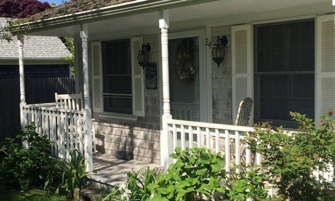 Brewster House | A picture perfect Cape Cod cottage