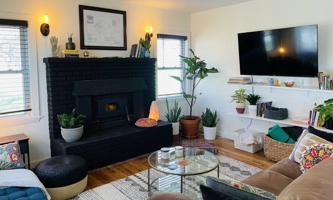 Mountain Dale House | A Place for Friends, Families, and Lovers