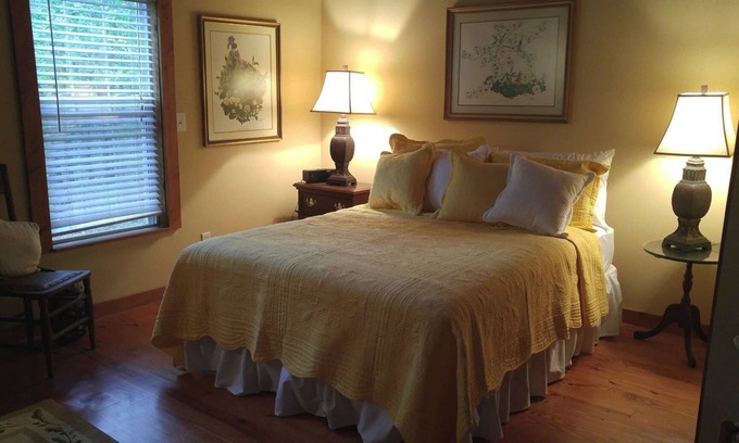 Graysville Cabin | A place to retreat from the world while watching the sun set!