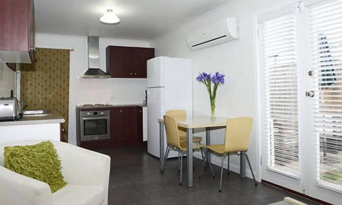 Newington Cottage | A Place To Stay - The Stables @ Smith St