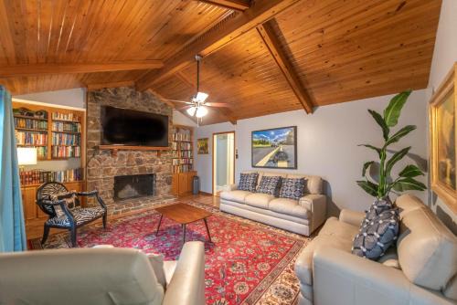River Mountain House | A Pleasant Home for Your Living Pleasure