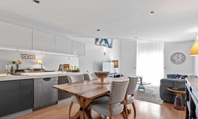 Teneriffe Apartment | A Private Affair ~ 2Bed/2Bath/1Car ~ Teneriffe