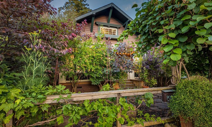 Petaluma House | A private, comfy 3bd-2ba home in the heart of downtown Petaluma!