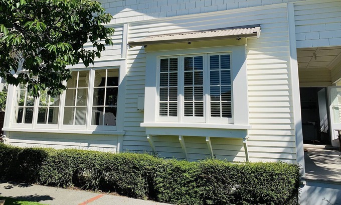 Bluff Hill House | A private, quiet home centrally located on Napier's Bluff Hill