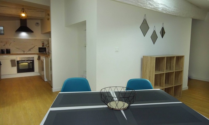 Lezignan-Corbieres Apartment | A Quelques pas de la Gare, au Centre Ville, Appartement Tout Équipé