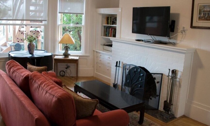 Ashbury Heights Apartment | A quiet apartment on a tree line street in the middle of the city