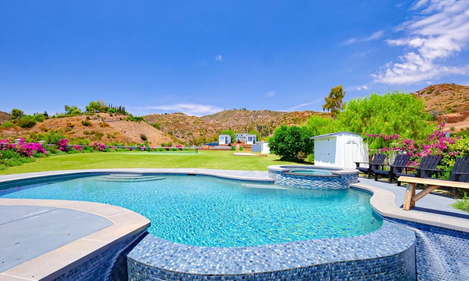 Malibu Apartment | A quiet mountain retreat with a magnificent ocean view