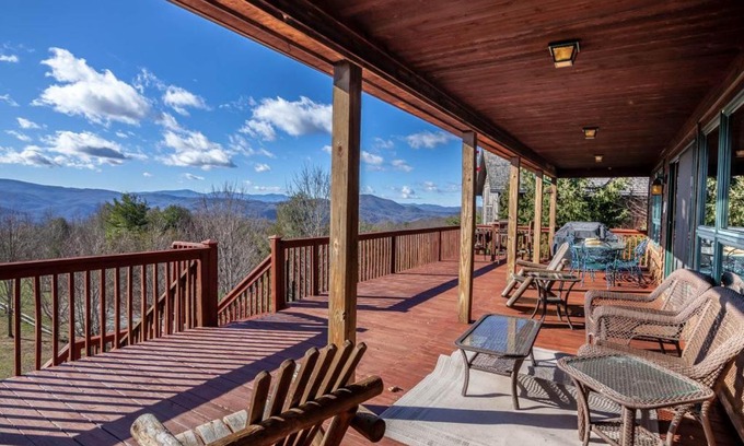 Vilas House | A Ridge Retreat