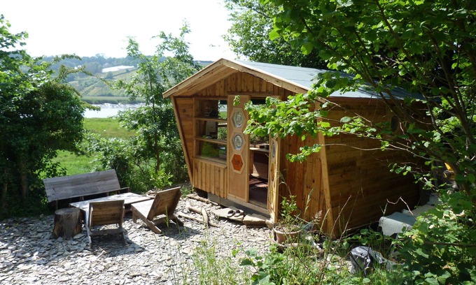 Morwellham Cabin | A romantic riverside cabin for an intimate and peaceful getaway.