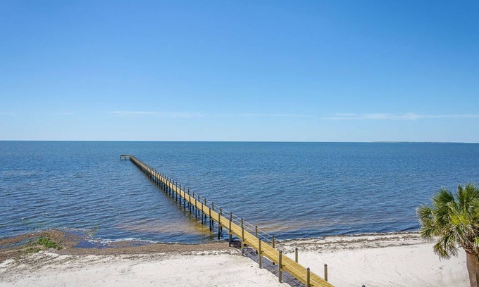 Carrabelle Condo | A-ROO-BA is a beautiful condo with everything you will need!