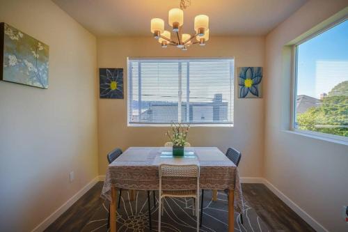 Eastlake House | A-Seattle Urban Village- GU