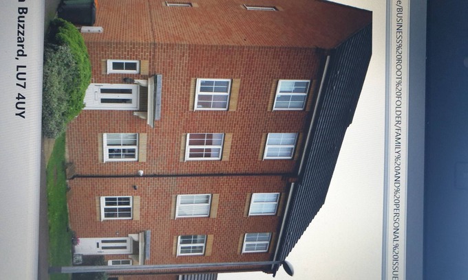 Leighton Buzzard House | A semidetached house in a quiet area parking garden near cultural heritage parks