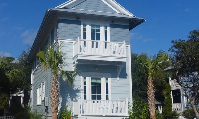 Sunnyside House | "A Shore Thing" Carillon Beach 2 minute walk to the beach