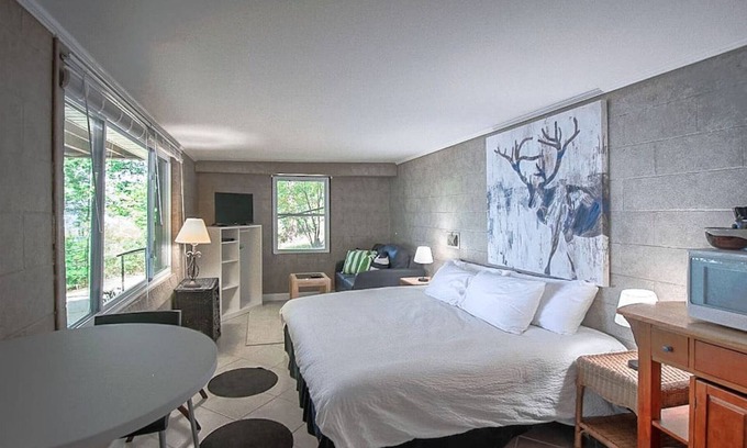 Southmont House | A small piece of heaven on the Lake