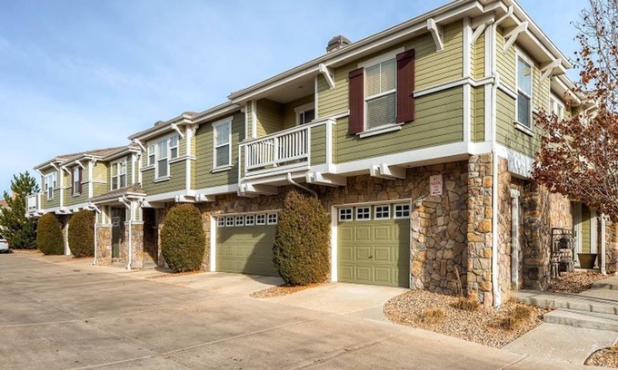 Meridian House | A spacious and modern townhome nestled in the heart of Meridian.