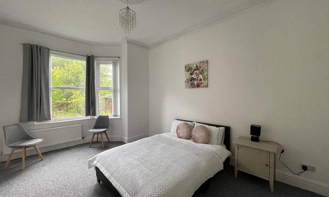 Manchester House | A Spacious house near Manchester City Centre