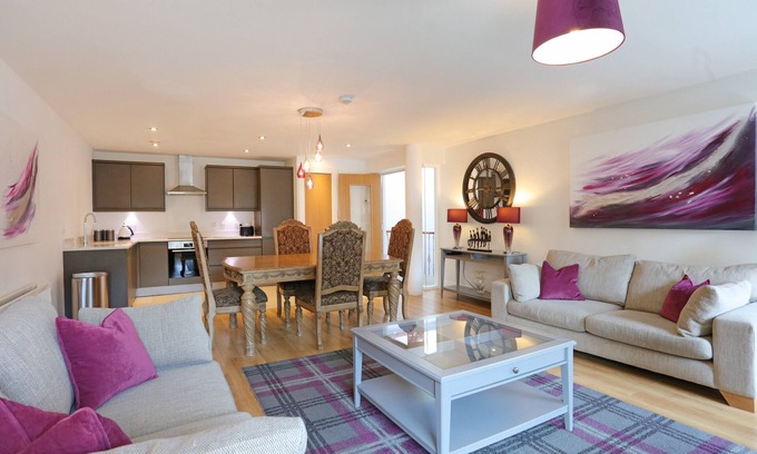 West End Apartment | A spacious open plan apartment, in an unbeatable city-centre location. Sleeps 4.