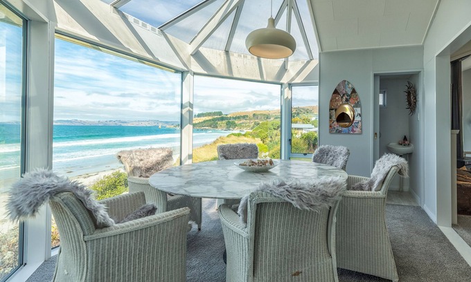 Otago House | “A SPECTACULAR & RARE FIND ON THE ABSOLUTE BEACH FRONT“