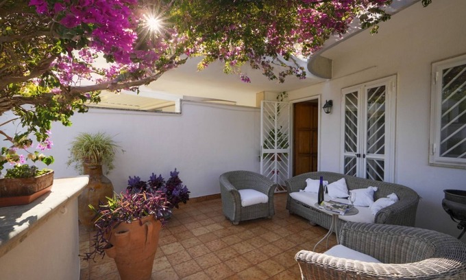 Municipio 5 Apartment | A stone's throw from the sea - Apartment with parking