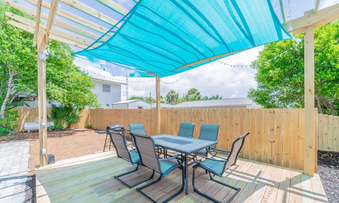 Kiska Beach House | "A Stones Throw" | Less Than 5-Minutes to the Beach | Pet-Friendly