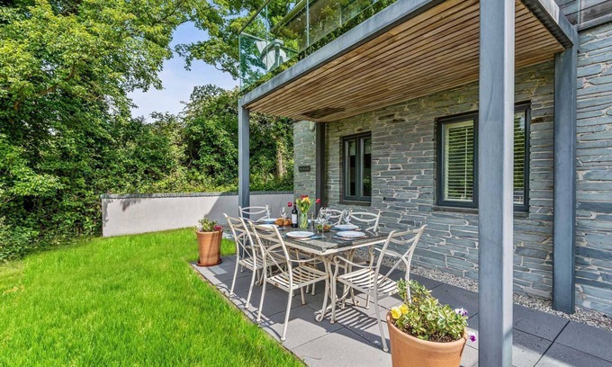 Talland House | A stunning contemporary Cornish home boasting superb coastal views, swimming pool & sauna