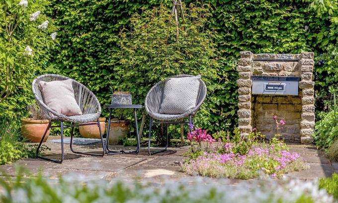 Smarden Cottage | A stunning property set in an idyllic setting with views and beautiful surroundings.