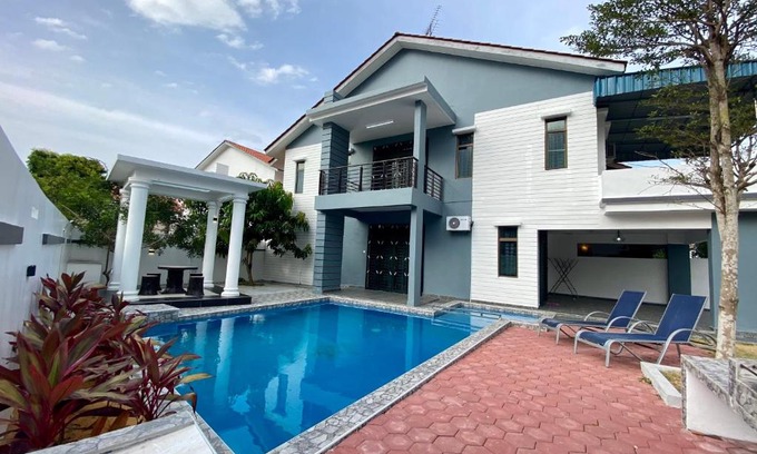 Tebrau House | A Stylish & Comfy 4BR Home with Private Pool