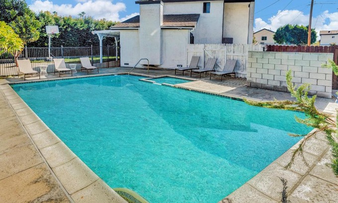 San Fernando House | A Super Private LA home with Amazing Design and Pool & Spa