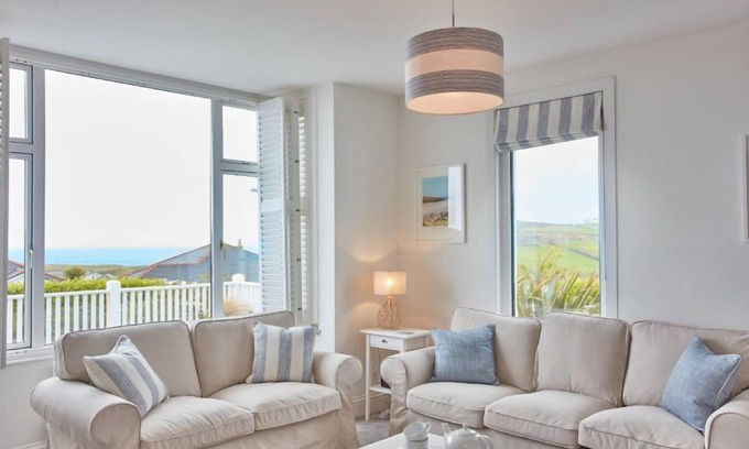Newquay House | A superb holiday home for a large family or group of friends, ideally located in vibrant Newquay.