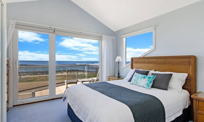 Port Fairy Apartment | A Top Deck - vast views of the Southern Ocean