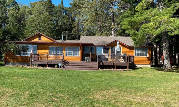 Siren Cabin | A Touch of northwoods on the lake, create your memories and feel at home.