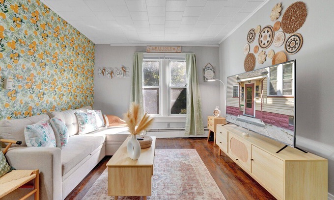 Rochester Apartment | A tropical retreat in Rochester