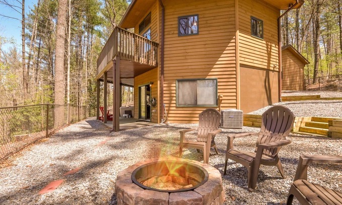 Ellijay Cabin | A Tucked Away Lodge | Ellijay, GA
