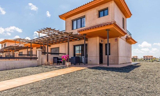 La Oliva House | A two-storey cottage with terrace and relaxed atmosphere.